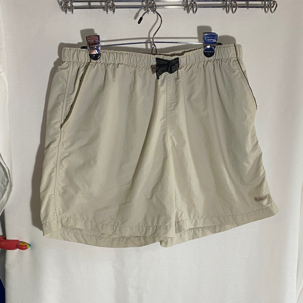 Men’s Columbia Beige Casual Shorts with Belt, Size Large